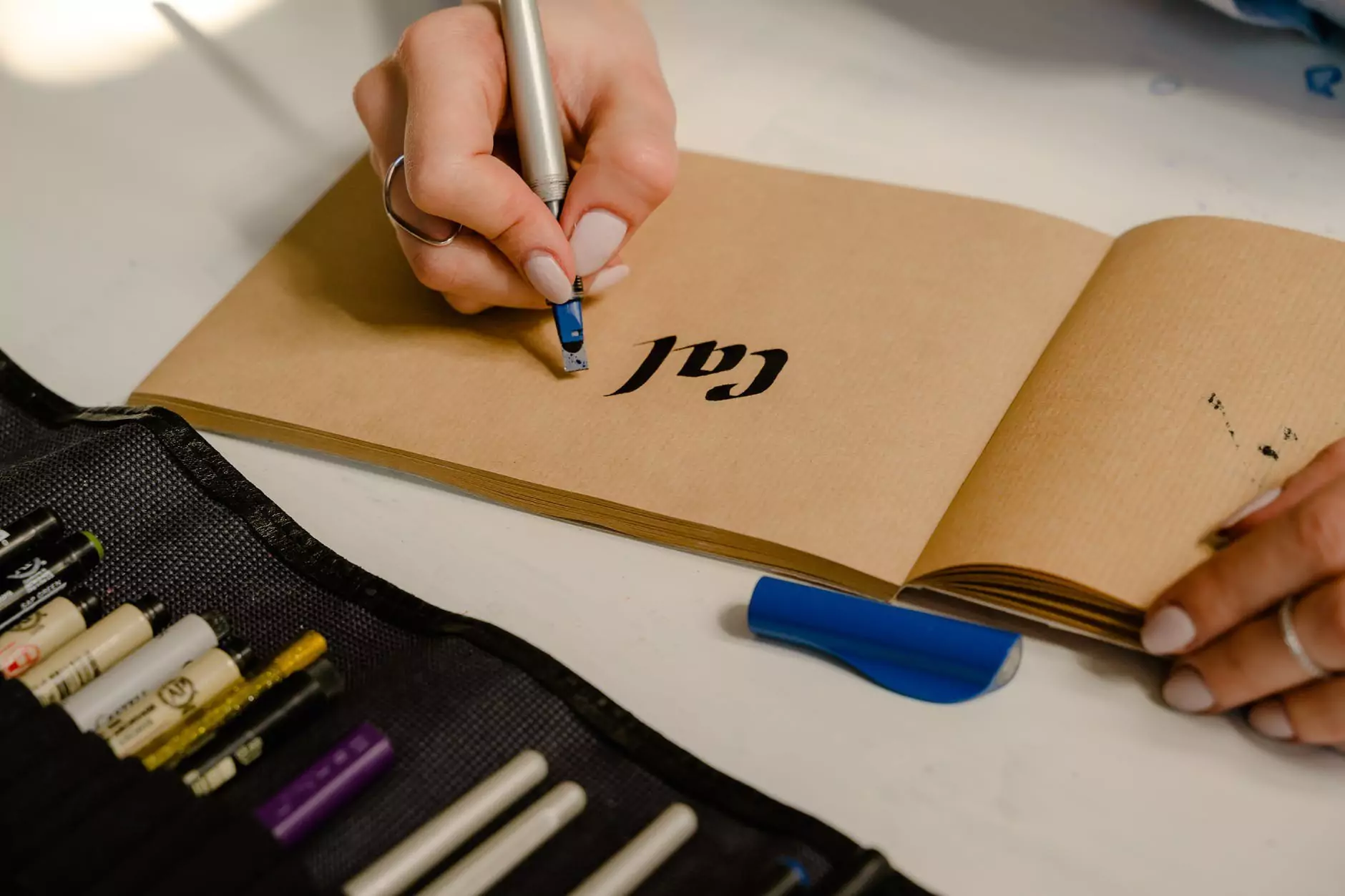 How to Design a Logo - The Complete Guide